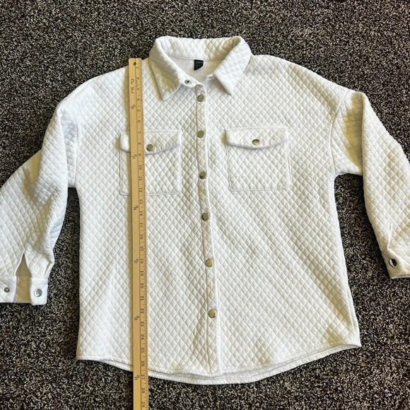 SHEIN Quilted button up top - Picture 3 of 6